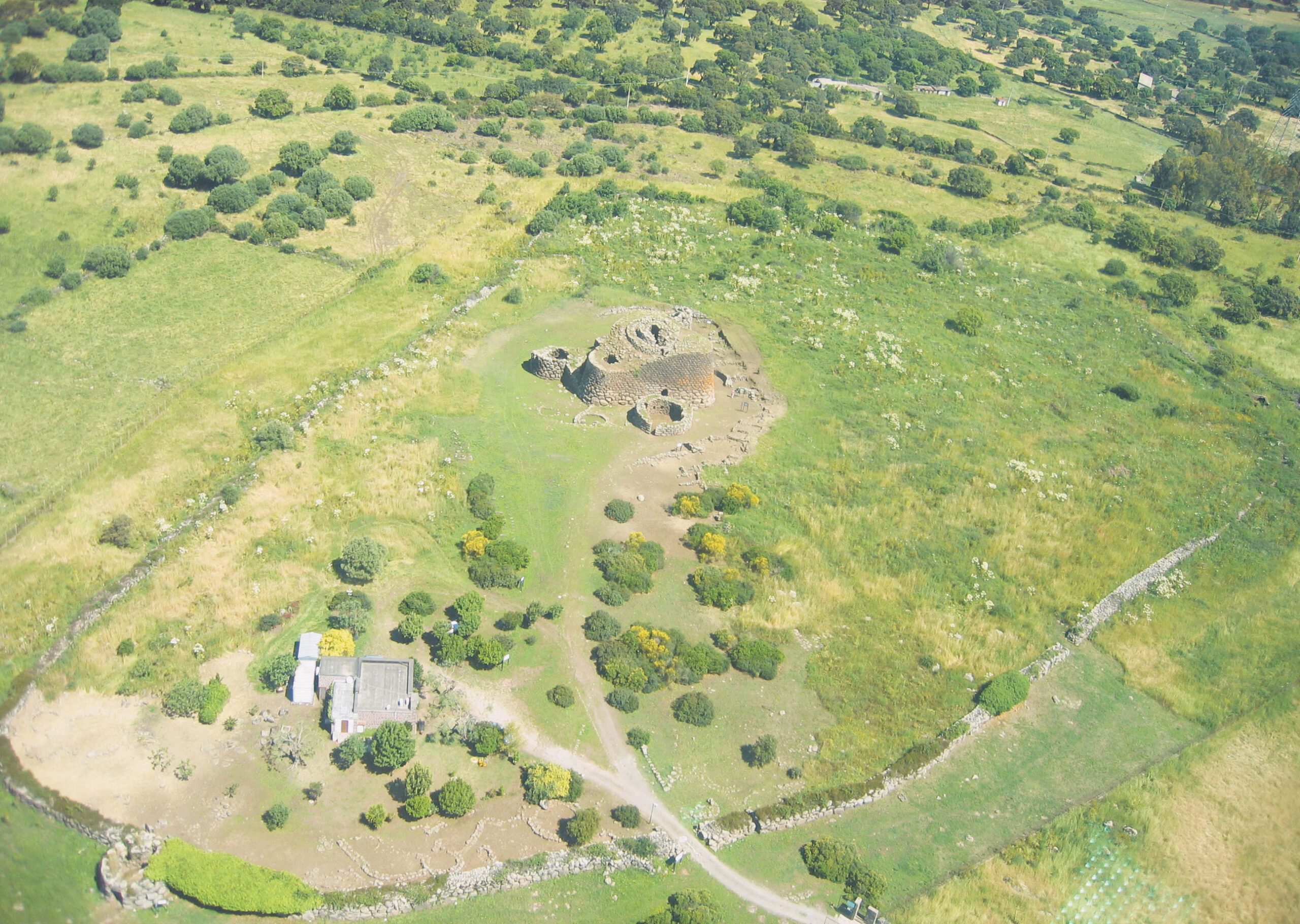 01 / IL COMPLESSO ARCHEOLOGICO DEL NURAGHE LOSA
